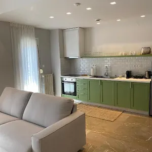 Theta θ2 Luxury Apartment's Daire